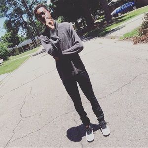 Meet your Posher, Derrick